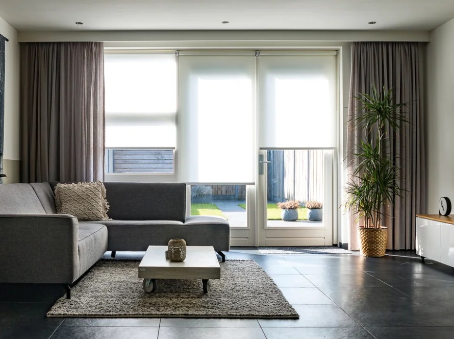 Salon lumineux après une rénovation intérieure à Strasbourg