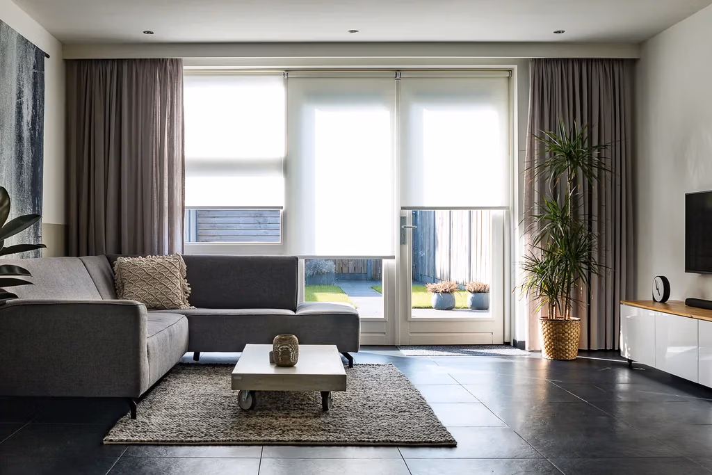 Salon lumineux après une rénovation intérieure à Strasbourg
